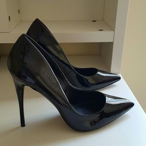 Steve Madden Daisie Point Toe Pump